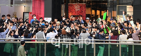 [포토] 안철수 대선후보 등장, 강남역 일대 마비