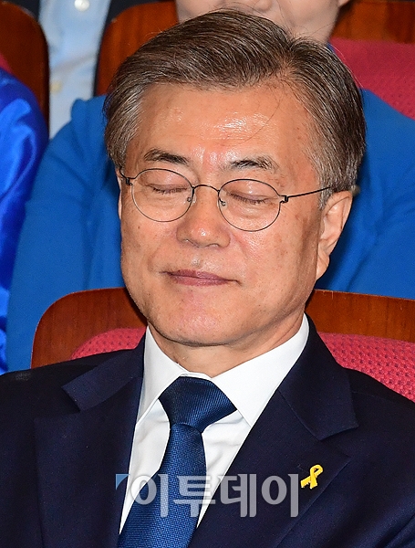 [포토] 문재인 대선후보, 무슨 생각?