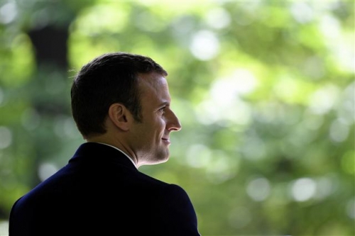 ▲에마뉘엘 마크롱 프랑스 대통령 당선인이 10일(현지시간) 파리에서 열린 노예제 폐지 기념일 행사에 참석하고 있다. 파리/AP뉴시스