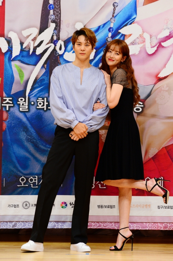 ▲'엽기적인 그녀'에 출연하는 배우 주원, 오연서(사진=SBS)