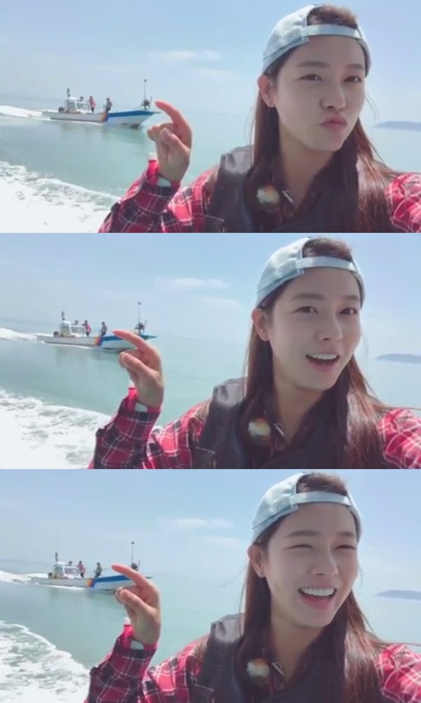▲'주먹쥐고 뱃고동' 촬영 중인 배우 경수진(사진=경수진 인스타그램)