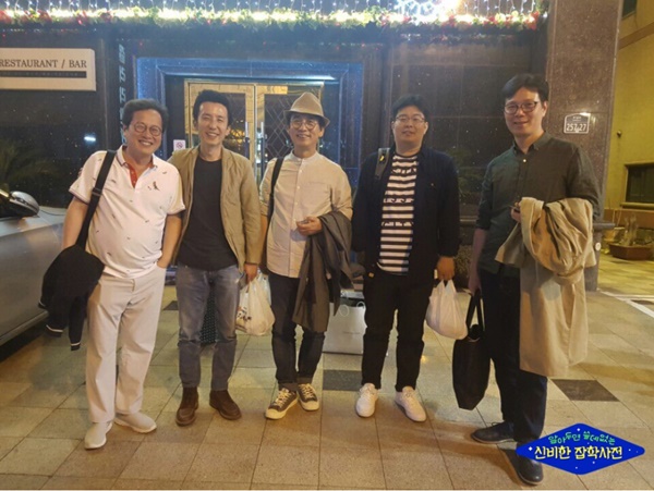 ▲'알쓸신잡'에 출연하는 황교익, 유희열, 유시민, 정재승, 김영하(사진=tvN)