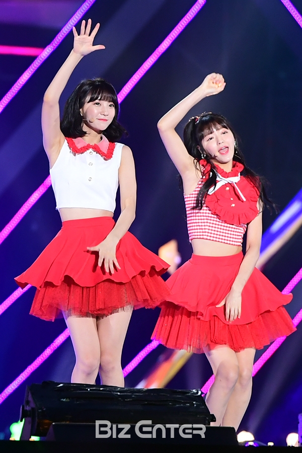 ▲오마이걸 비니, 유아(사진=윤예진 기자 yoooon@)