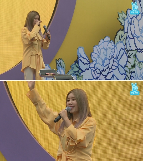 ▲가수 수란(사진=V앱 방송화면)