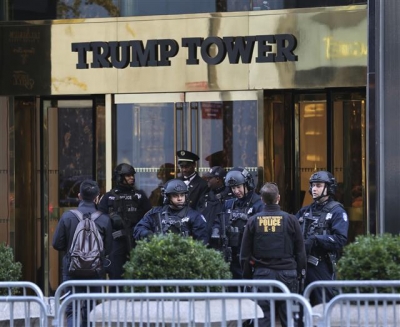 ▲미국 뉴욕 주 맨해튼 5번가에 있는 트럼프 타워 앞에 경비가 삼엄한 모습. 출처 = AFP연합뉴스