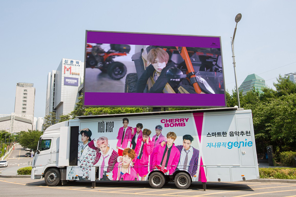 ▲NCT127 뮤직카(사진=지니뮤직)