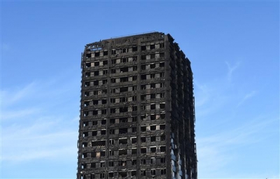 ▲영국 런던의 그렌펠 타워가 지난 14일(현지시간) 화재로 불탔다. 출처 = EPA연합뉴스