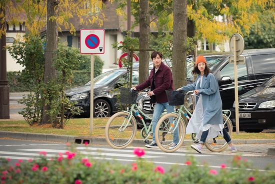 ▲'더 패키지' 이연희, 정용화(출처=JTBC 새 금토드라마 '더 패키지')
