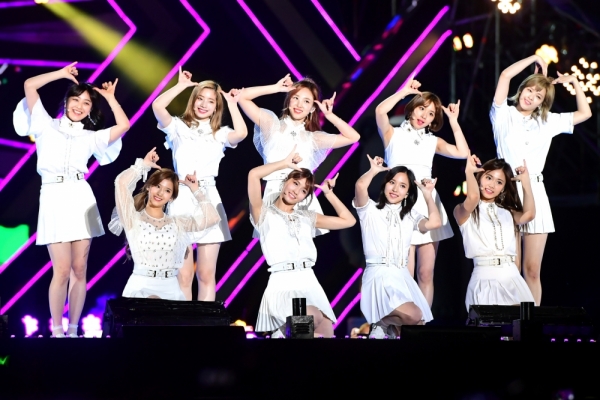 ▲트와이스(출처=비즈엔터)