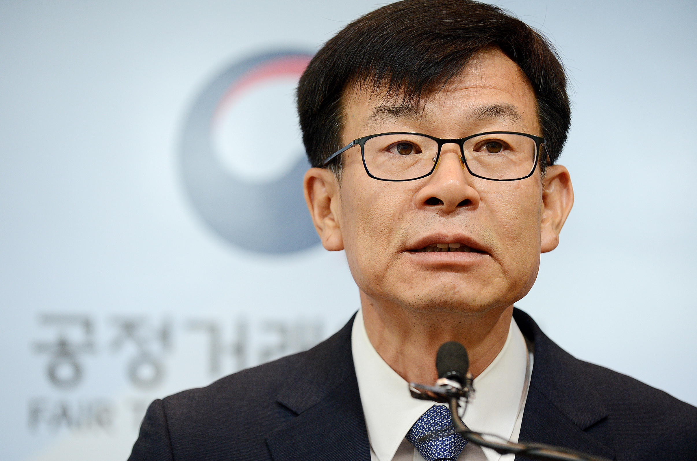 ▲6일 김상조 공정거래위원장이 정부세종청사 공정위 기자실에서 '공정거래위원회 신뢰 제고 추진 방안'을 발표하고 있다.(사진=공정거래위원회)