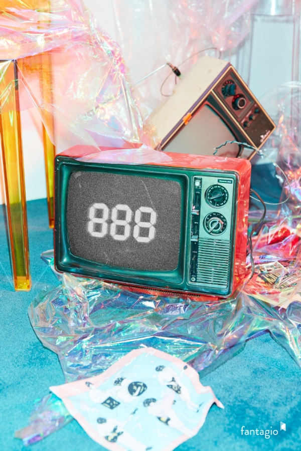 ▲걸그룹 위키미키의 데뷔 임박을 알리는 888 이미지(사진=판타지오)