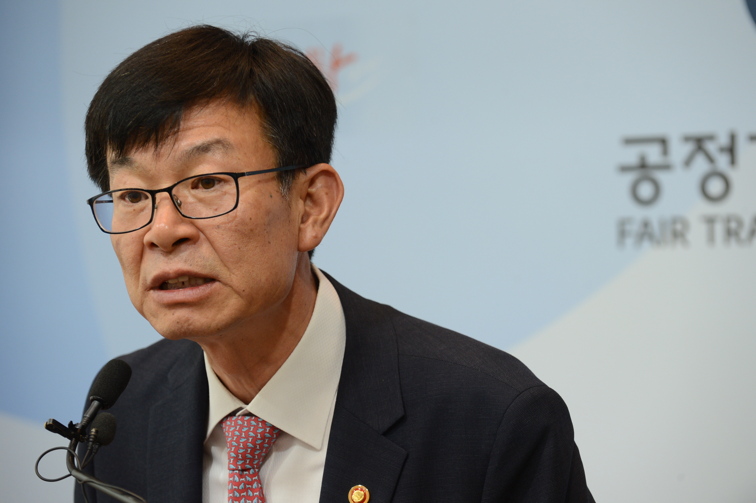 ▲18일 정부세종청사 공정거래위원회 기자실에서 김상조 공정위원장이 '가맹분야 불공정관행 근절대책'을 발표하고 있다.(사진=공정거래위원회)