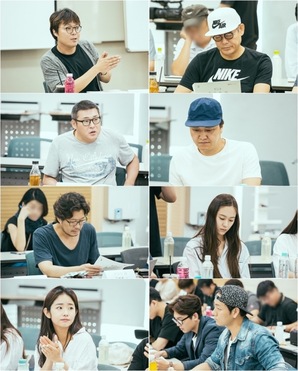 ▲신원호 PD 신작 '슬기로운 감빵생활' 첫 대본리딩 현장(사진=tvN)