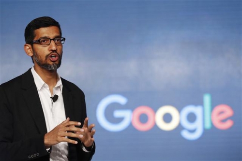 ▲알파벳이 실망스러운 실적에도 24일(현지시간) 순다르 피차이 구글 CEO를 이사회에 합류시켜 그에 대한 신뢰를 보여줬다. 피차이 CEO가 1월 4일 인도 뉴델리에서 열린 한 콘퍼런스에서 연설하고 있다. 뉴델리/AP뉴시스  