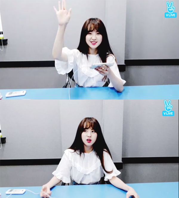 ▲가수 앤씨아(사진=네이버 V LIVE)