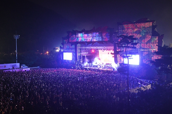 ▲밴드 고릴라즈 공연 현장(사진=CJ E&M)