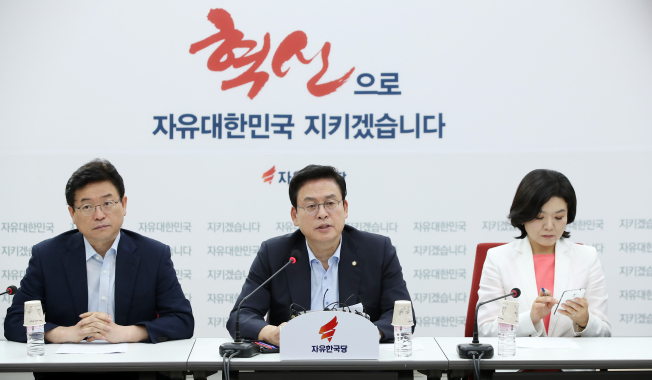 ▲ 자유한국당 정우택 원내대표가 3일 오전 국회에서 열린 최고위원회의에서 발언하고 있다.(연합뉴스)