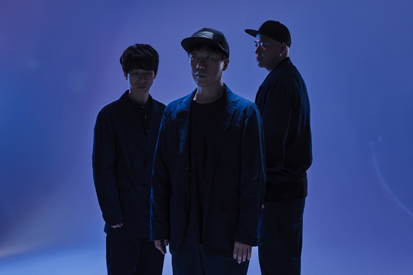 ▲밴드 언니네 이발관. 가운데가 이석원(사진=블루보이)