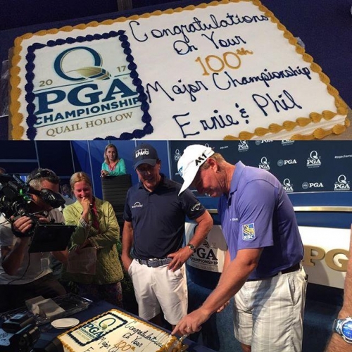 ▲PGA 챔피언십 100주년에 축하 사인을 하는 어니 엘스(오른쪽). 사진=PGA