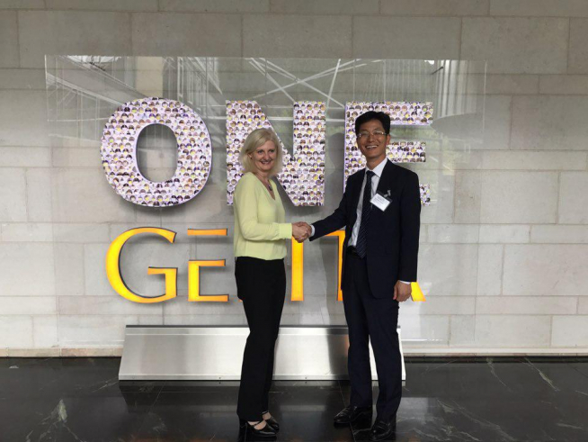 ▲토필드는 8월 젤리타의 의료용 체내 흡수성 지혈제를 국내 독점 계약 체결했다. (좌 Laura Hausmanns 젤리타 메디칼 총괄책임자, 우 서문동군 토필드 대표)(토필드)