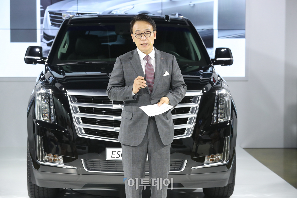 ▲김영식 지엠코리아 캐딜락 총괄사장이 24일 서울 강남구 논현동 '캐딜락 하우스 서울' 개관 행사에서 환영사를 하고 있다. 안경무 기자 noglasses@