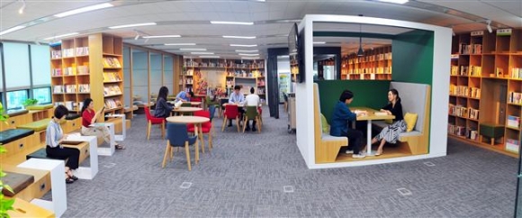 ▲에쓰오일은 서울 마포구 공덕동 본사에 ‘창의소통 라운지’를 열고 임직원들의 휴식을 위한 공간을 제공하고 있다. 사진제공 에쓰오일