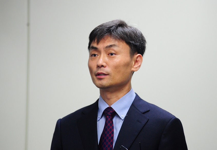 ▲박성진 중소벤처기업부 장관 후보자는 28일 서울 여의도 중소기업중앙회에서 중기부 기자단을 만나 자신의 종교 활동과 관련, 창조론과 동성애를 둘러싼 보도에 대해 해명하고 앞으로의 각오를 밝혔다.(사진제공=중기부)