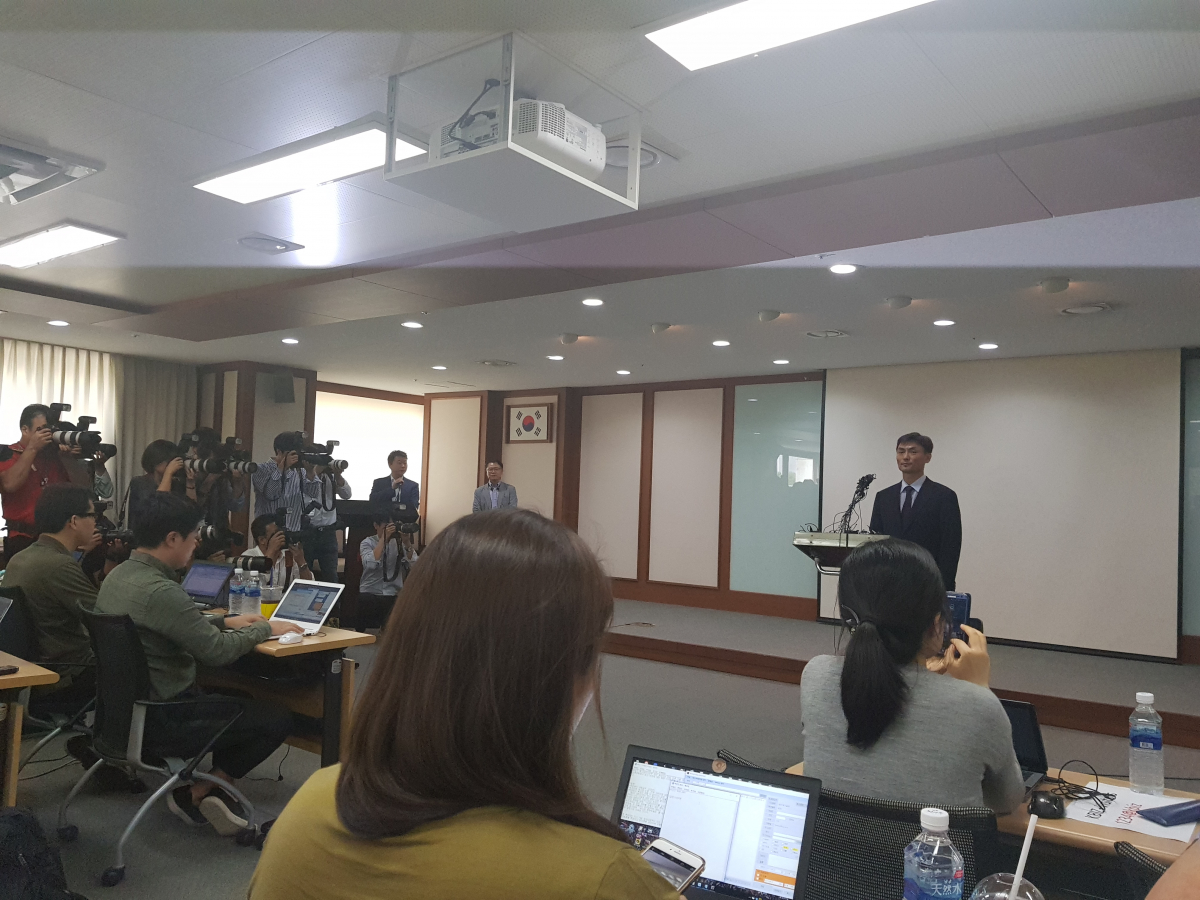 ▲박성진 중소벤처기업부 장관 후보자가 31일 서울 여의도 중소기업중앙회에서 기자회견을 열고 역사관과 종교관, 가족 문제 등 의혹에 대해 해명했다.(사진=이투데이DB)