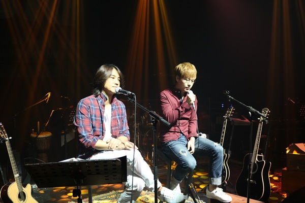 ▲남성듀오 유리상자(사진=제이제이홀릭미디어)