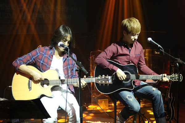 ▲남성듀오 유리상자(사진=제이제이홀릭미디어)