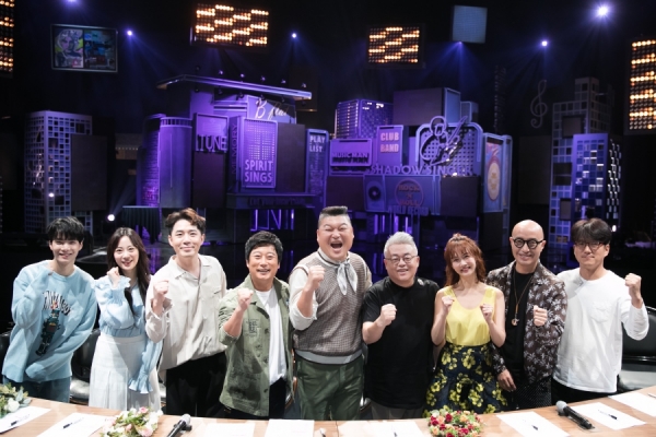 ▲'수상한 가수' 출연진들(사진=tvN)