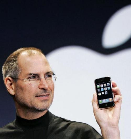 ▲고 스티브 잡스 애플 공동 창업자이자 전 CEO가 10년 전인 2007년 미국 샌프란시스코에서 열린 '맥 월드 엑스포'에서 첫 '아이폰'을 소개하고 있다. (AP/연합뉴스)