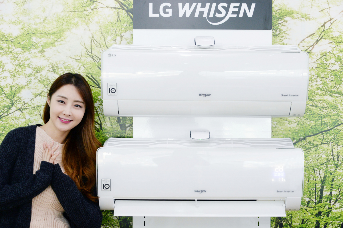 ▲LG전자가 14일 냉방, 제습은 물론 난방, 공기청정 기능까지 동시에 갖춘 사계절 융복합 휘센 벽걸이 에어컨을 출시했다. 이 제품은 공기청정 기능으로 깨끗해진 공기를 여름에는 냉방 기능으로 시원하게, 가을과 겨울에는 난방 기능으로 따뜻하게 만들어 준다.(사진제공=LG전자)