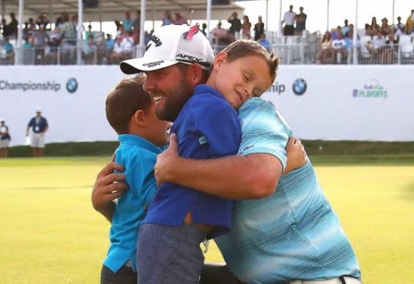▲플레이오프 3차전 BMW 챔피언십 우승자 마크 레시먼과 가족. 사진=PGA 