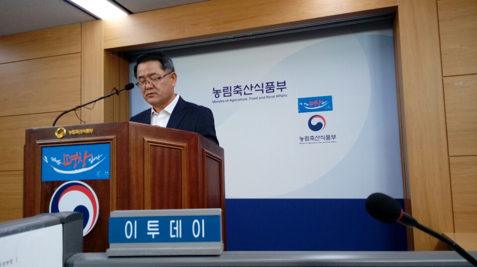 ▲박봉균 농림축산검역본부장이 10일 정부세종청사 농림축산식품부 기자실에서 붉은불개미 관련 브리핑을 하고 있다.