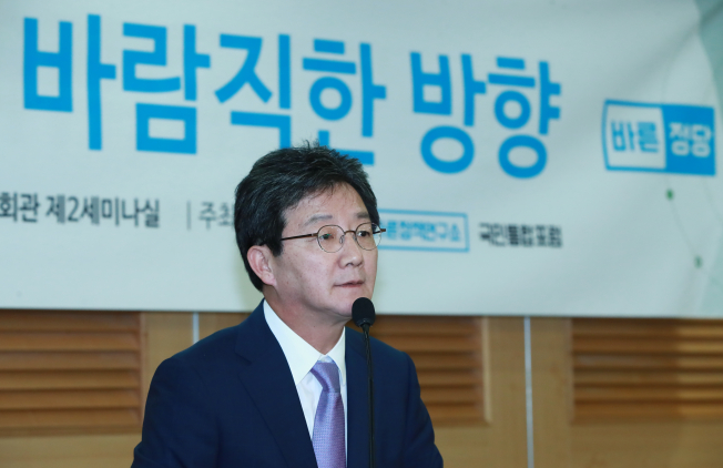 ▲ 바른정당 유승민 의원이 10일 오후 국회 의원회관에서 열린 국민정책연구원-바른정책연구소 공동 주최 국민통합포럼 '선거제도 개편의 바람직한 방향' 토론회에 참석해 인사말을 하고 있다. 2017.10.10(연합뉴스)