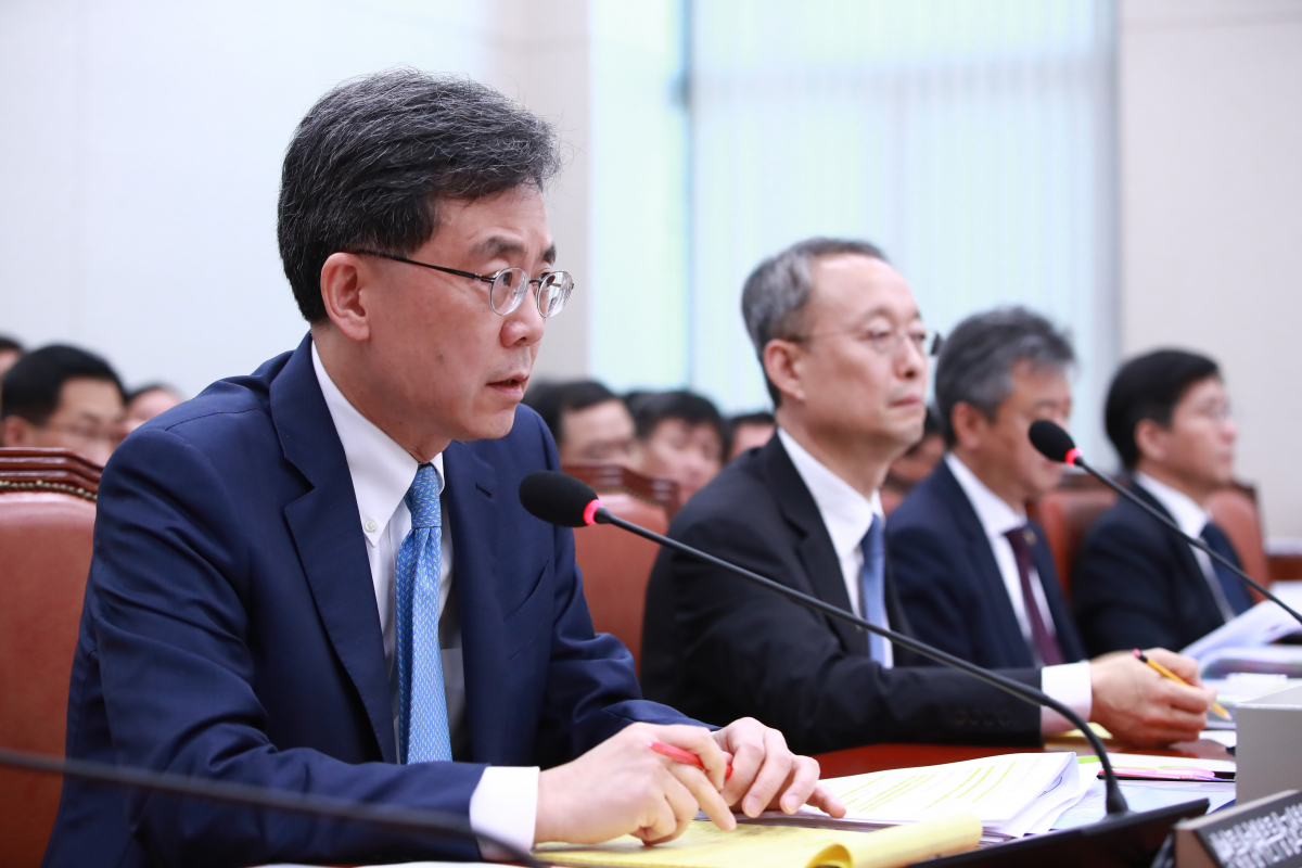 ▲김현종 산업통상자원부 통상교섭본부장이 13일 오전 국회 산업통상자원중소벤처기업위원회 국정감사에 출석해 한미 FTA 관련 동향과 향후 계획에 대해 보고하고 있다. (사진=연합뉴스 )