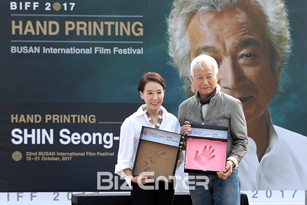 ▲강수연, 신성일(사진=고아라 기자 iknow@)