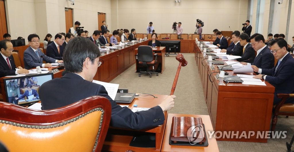 ▲회의 중인 기재위(연합뉴스)