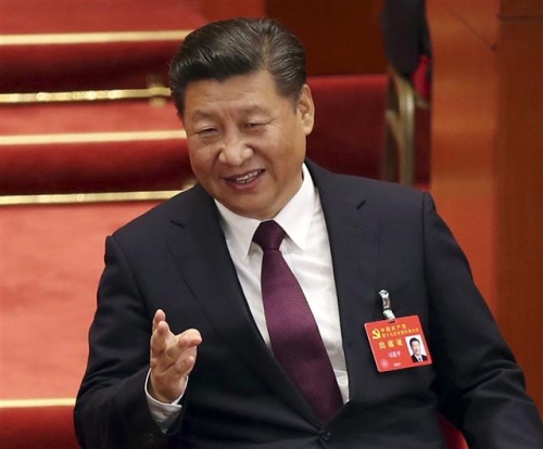 ▲시진핑 중국 국가주석이 18일(현지시간) 베이징 인민대회당에서 열린 19차 당대회 개막식 도중 미소를 짓고 있다. 베이징/AP뉴시스 