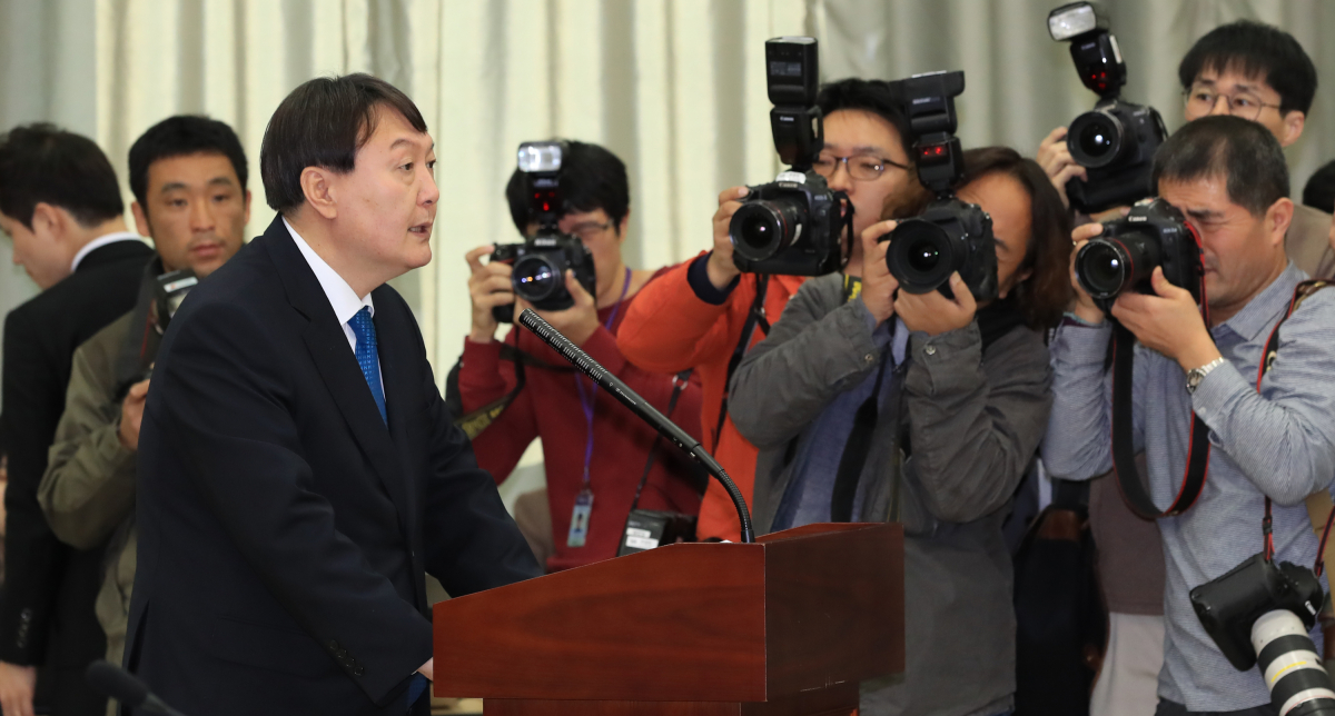 ▲23일 오전 서울 서초구 서울고검에서 열린 국회 법제사법위원회의 서울고등검찰청ㆍ서울중앙지방검찰청 등에 대한 국정감사에서 윤석열 서울중앙지검장이 업무보고를 하고 있다.(연합뉴스)