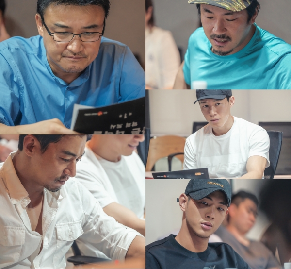 ▲‘나쁜녀석들2’ 대본리딩 현장(사진=OCN)