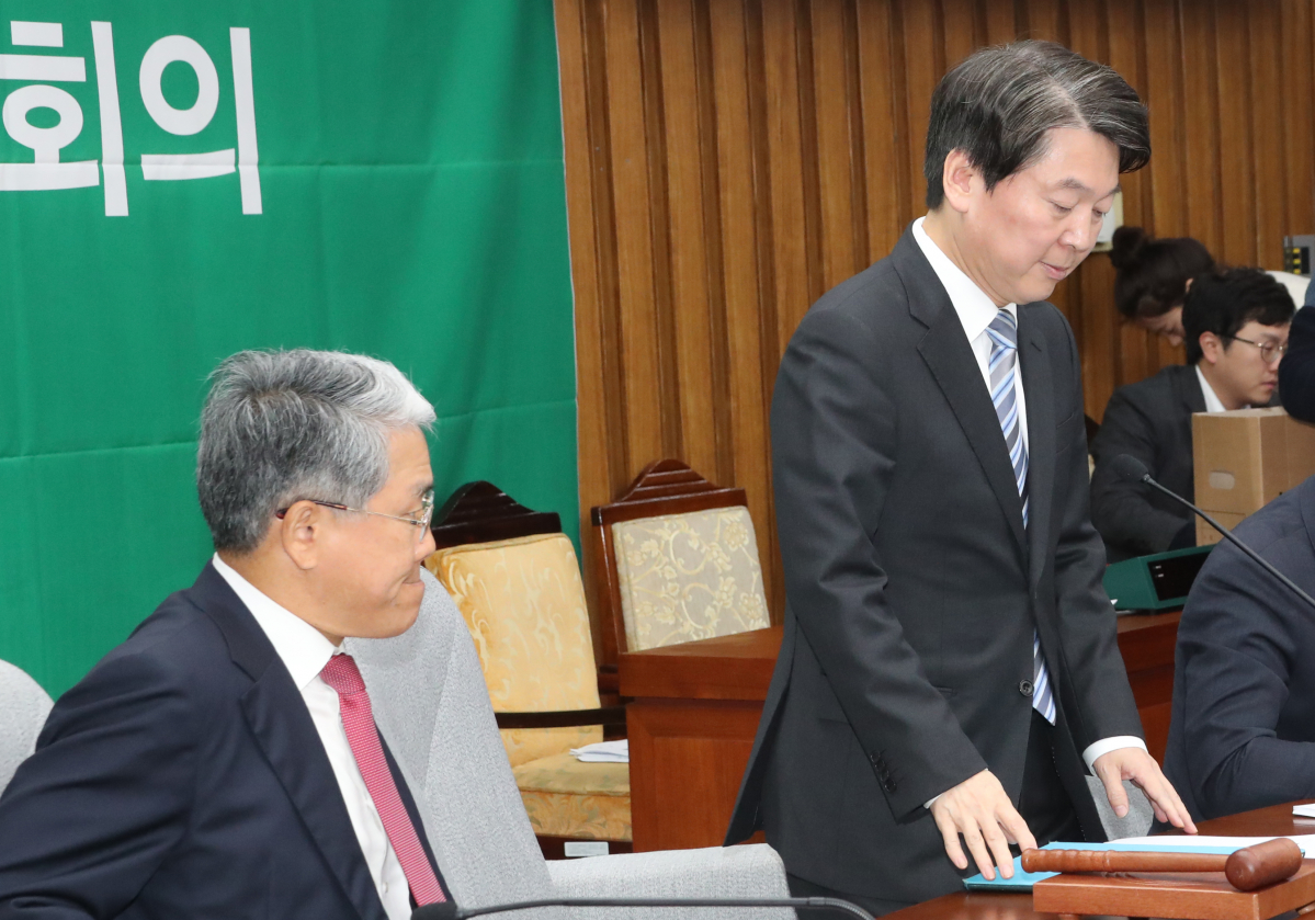 ▲국민의당 안철수 대표가 25일 오전 국회에서 열린 최고위원·국회의원 연석회의에 참석하고 있다. (연합뉴스)