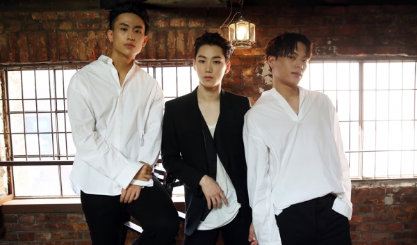 ▲보이그룹 VAV 바론(가운데)(사진=A Team)