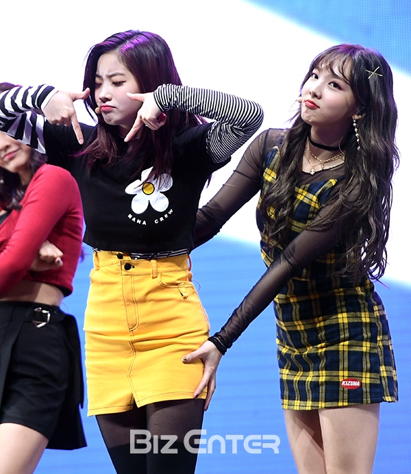 ▲트와이스 다현, 나연(사진=)