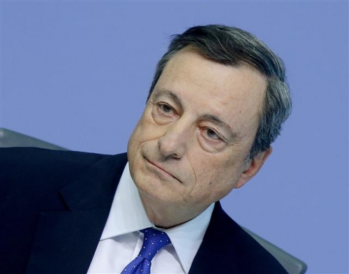 ▲마리오 드라기 유럽중앙은행(ECB) 총재가 4월 27일(현지시간) 독일 프랑크푸르트에서 기자회견을 하고 있다. 프랑크푸르트/AP뉴시스