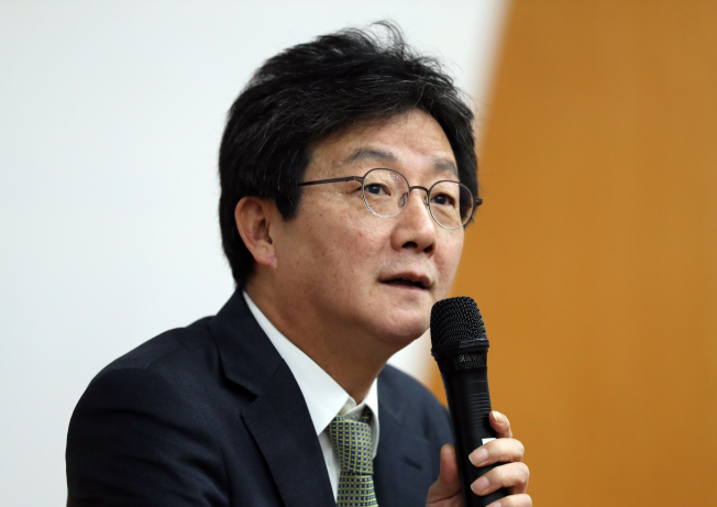 ▲바른정당 유승민 의원이 3일 오전 서울 관악구 서울대학교 멀티미디어동에서 '정치, 정당, 정책'을 주제로 특강을 하고 있다. 2017.11.3(연합뉴스)