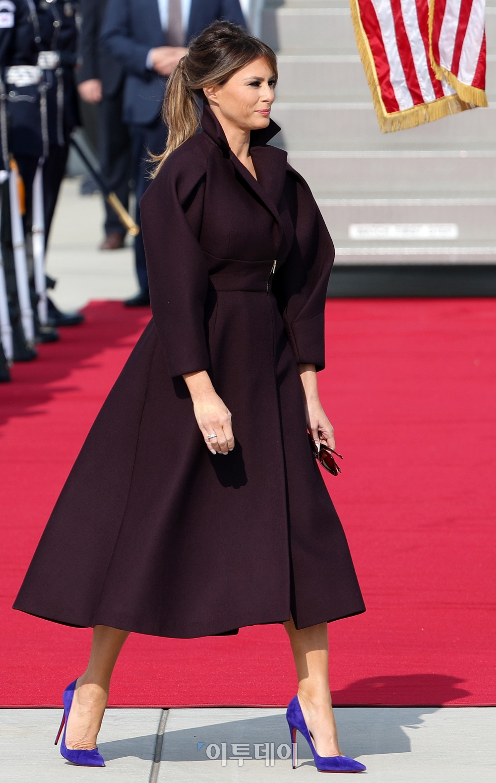 ▲미국 영부인 멜라니아 여사가 7일 오후 경기도 평택시 주한미군 오산공군 기지에 도착, 이동하고 있다.(사진공동취재단)