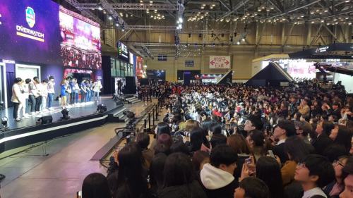 ▲액토즈소프트가 주최한 러너웨이와 CG부산의 오버워치 경기에 많은 관람객들이 몰렸다. (이투데이DB)