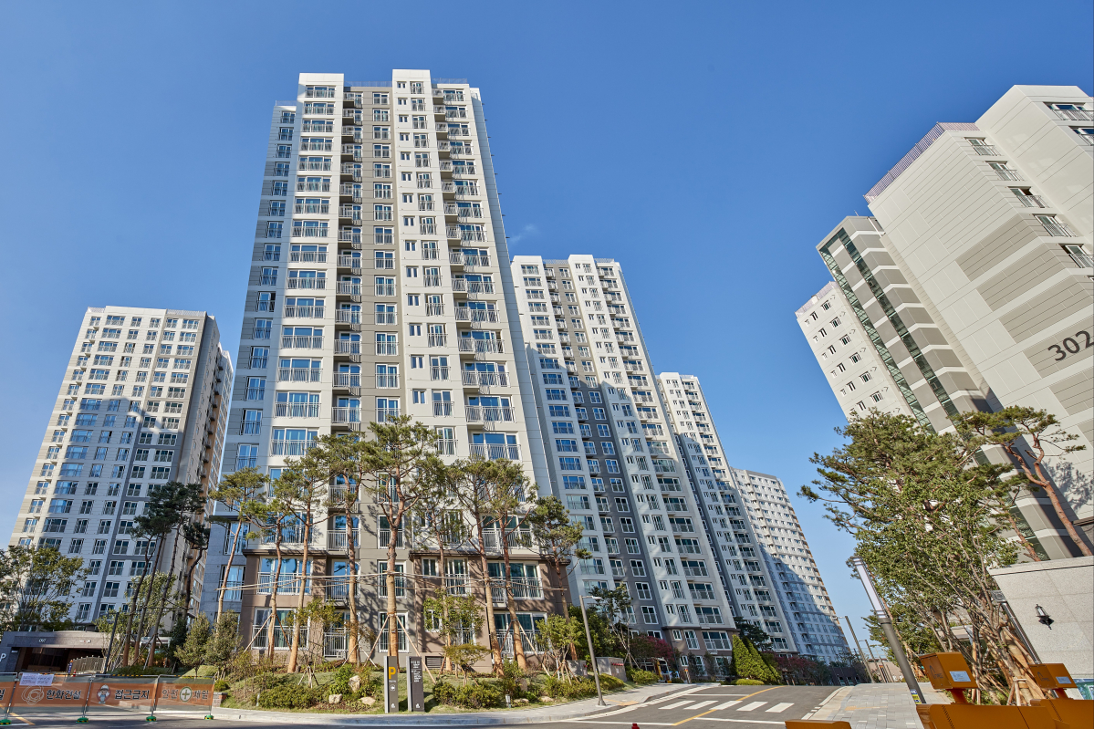 ▲한화건설이 입주자 고객품질평가에서 역대 최고점인 100%를 획득한 ‘LH 광주 선운 3BL 아파트’ 전경(사진=한화건설)